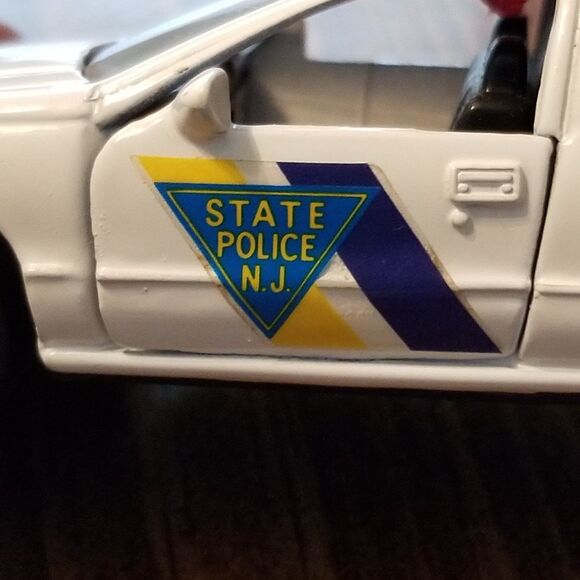 New Jersey State Police Road Champs die cast police car 1:43 scale - Picture 7 of 12
